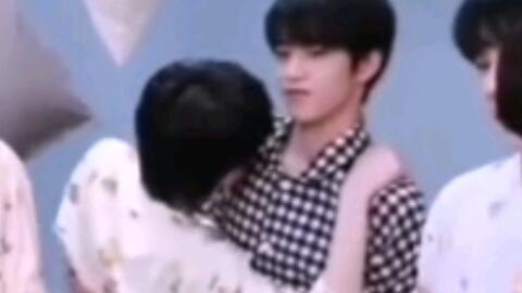 刘耀文爆料受伤视频在线观看,勇敢面对挑战，网友热议康复之路  第3张